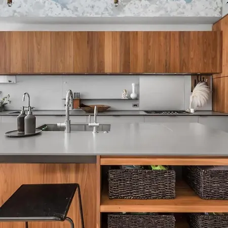 Luxury Apartment *