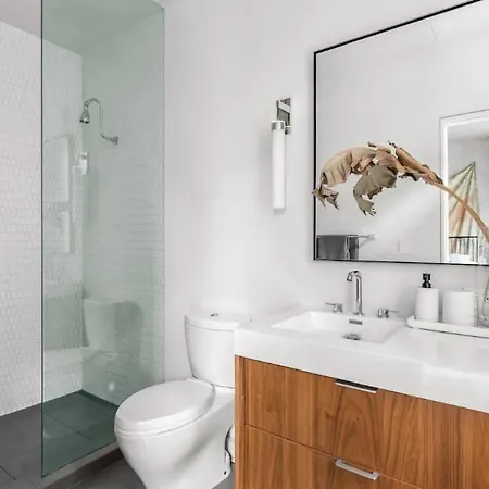 Luxury Apartment *